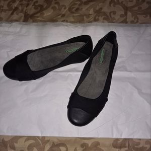 Baretraps black dressy wedge heel shoe with memory foam, size 8M.